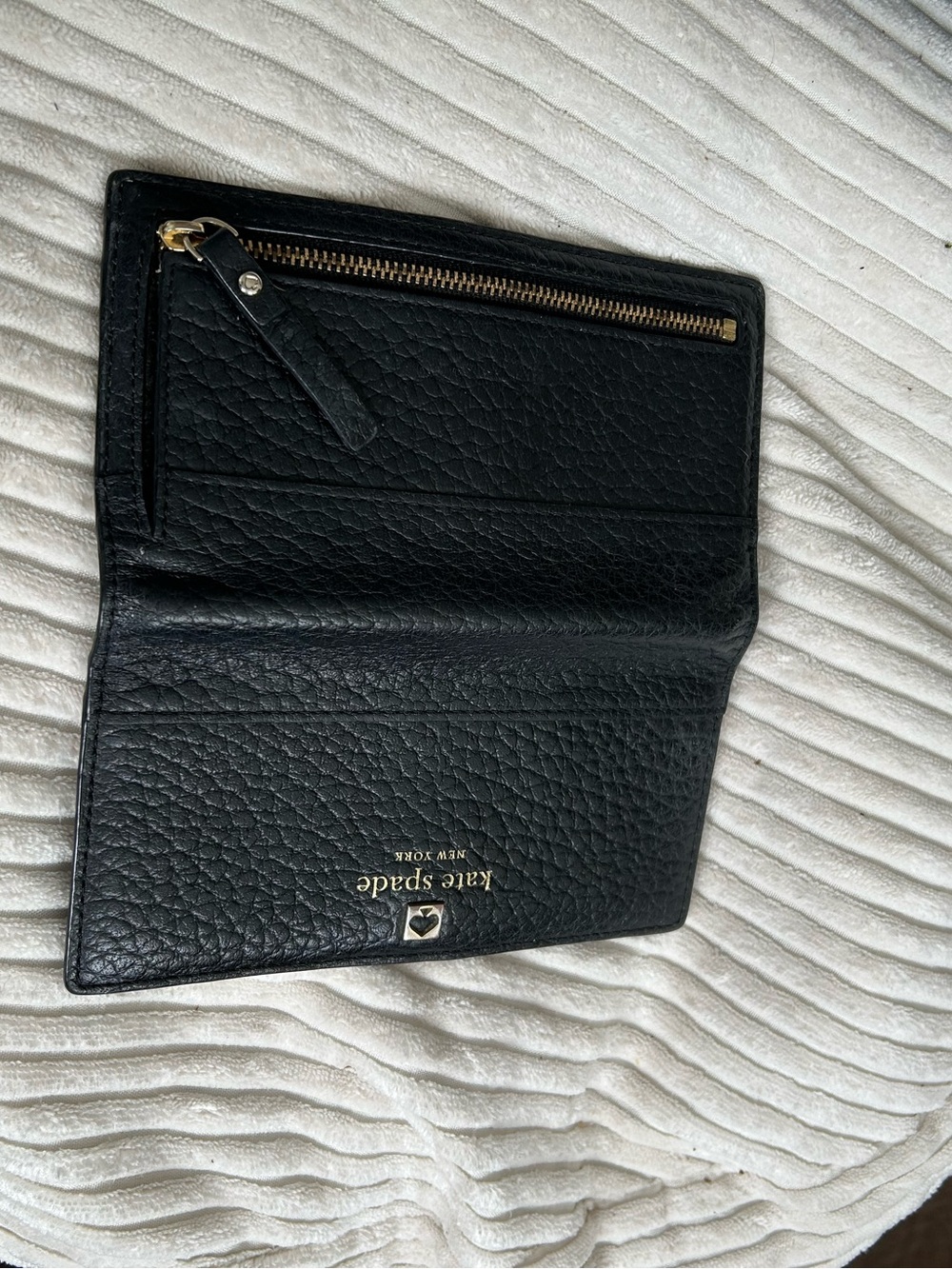kate spade EUC Black Pebbled Leather Zip-Around Wallet with Gold Logo - Picture 6 of 8
